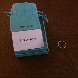 Women’s Tiffany’s Atlas ring